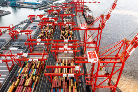 Port of Liverpool adds cranes in £400m expansion project - анонс